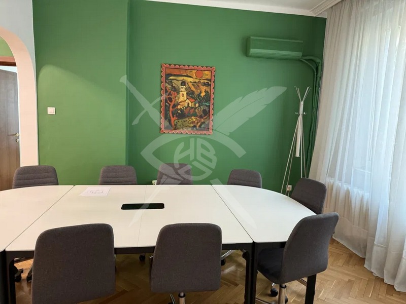 Дава под Наем ОФИС в град София, Център - 100 кв.м / 1 500 € » 2 933.75 лв., ЕКС НВД ООД