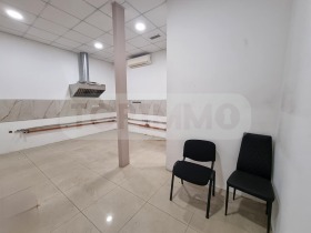 Kiadó Bár; Kávézó