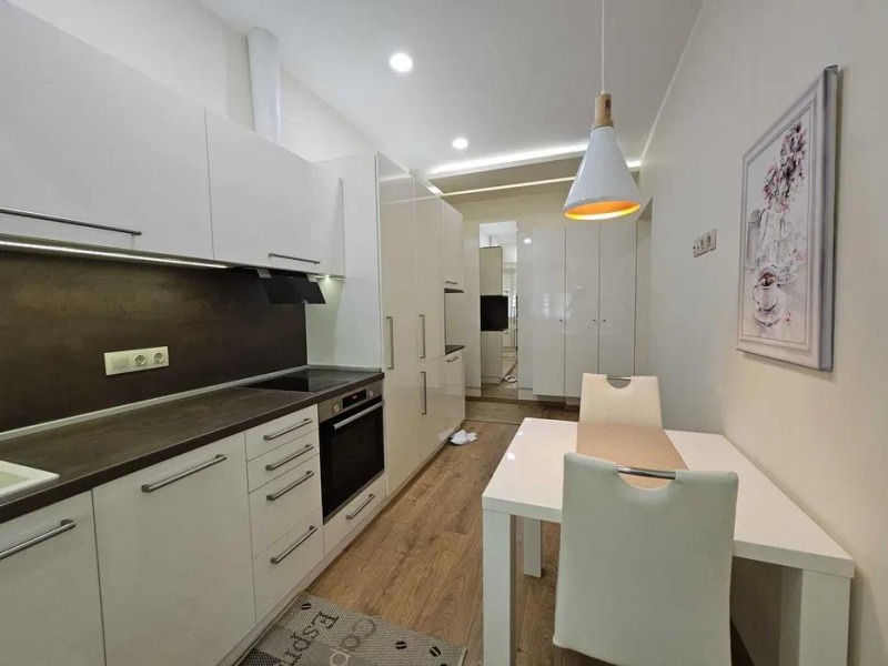В оренду  1 спальня Варна , Център , 40 кв.м | 97176822