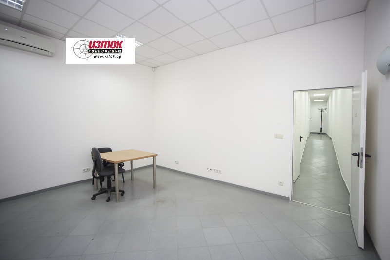 Дава под наем МАГАЗИН, гр. София, Гоце Делчев, снимка 5 - Магазини - 53044097