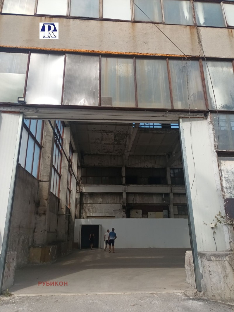 En renta  Almacenamiento Plovdiv , Industrialna zona - Yug , 1315 metros cuadrados | 70386537