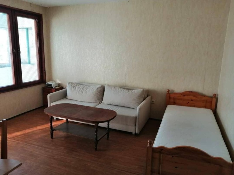 Kiadó  Stúdió Burgas , Vazrazsdane , 42 négyzetméter | 63360818