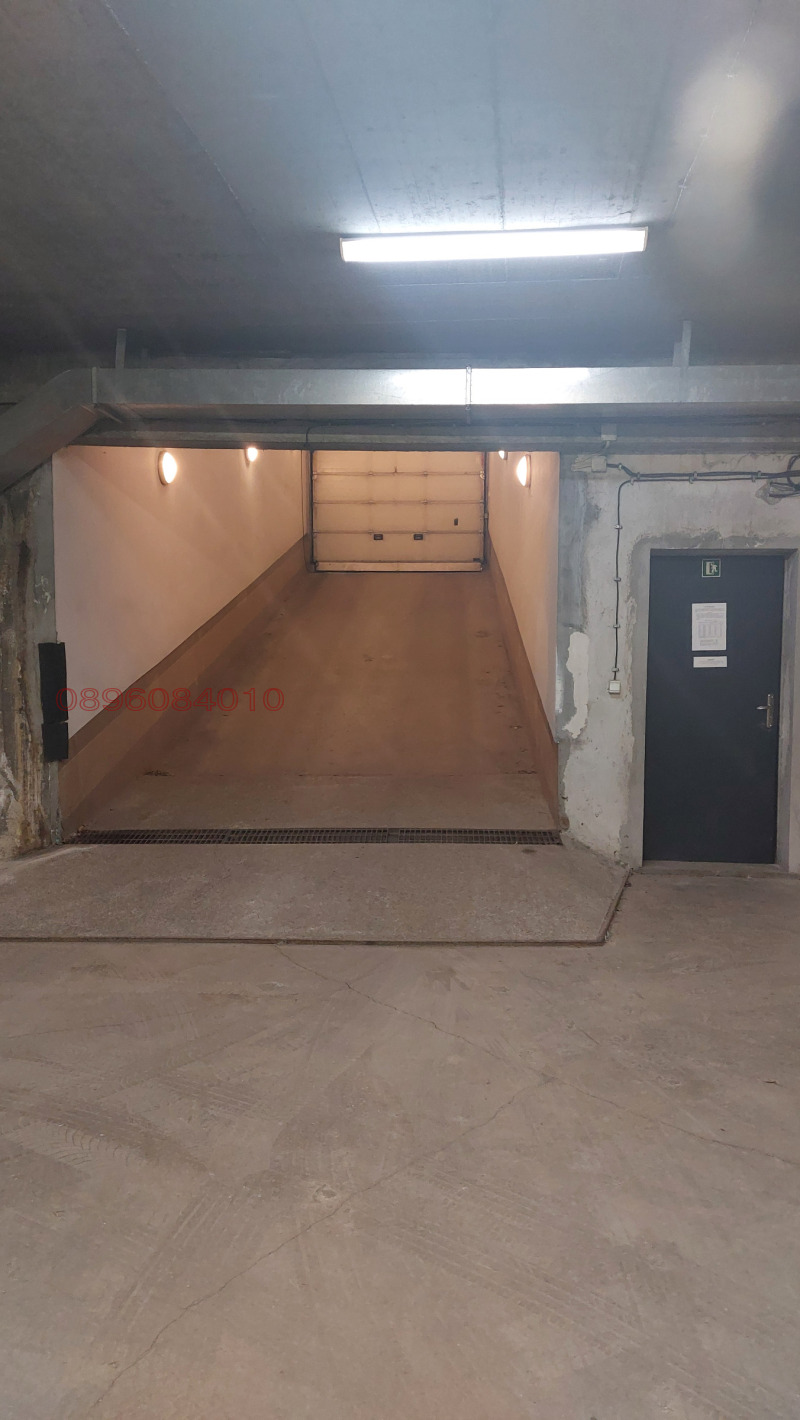 Дава под наем ГАРАЖ, ПАРКОМЯСТО, гр. Русе, Център, снимка 5 - Гаражи и паркоместа - 53155853