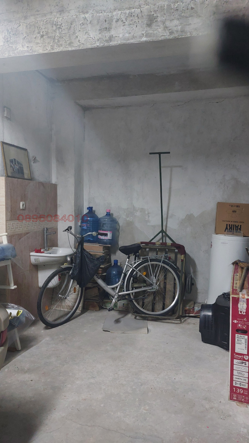 Дава под наем ГАРАЖ, ПАРКОМЯСТО, гр. Русе, Център, снимка 4 - Гаражи и паркоместа - 53155853