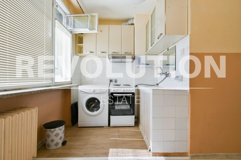 Издаје се  1 спаваћа соба Софија , Центар , 70 м2 | 49682153