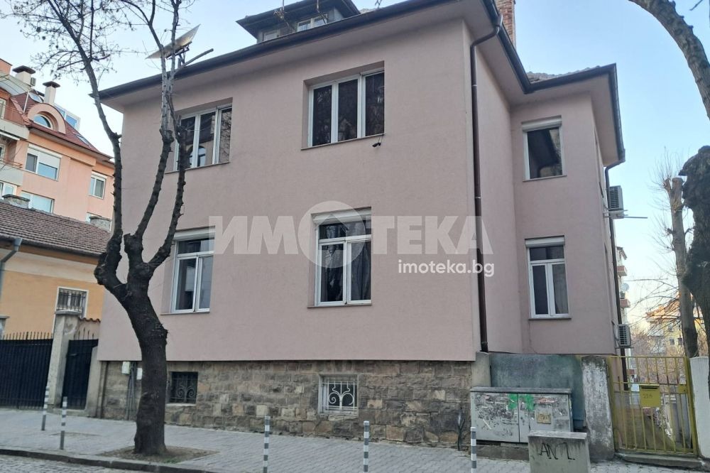 Дава под наем 3-СТАЕН, гр. София, Център