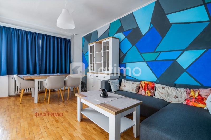 Дава под нем  1-стаен, град София, Център •  675 EUR • ID 10191933 — holmes.bg - [1] 