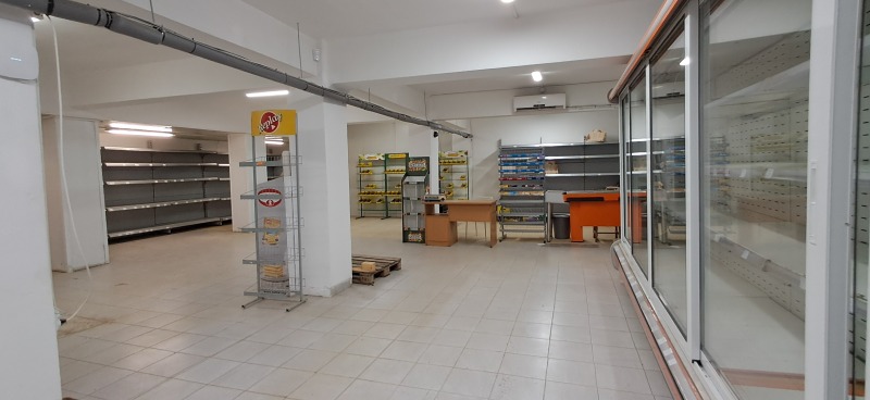 Дава под наем  Магазин град Шумен , Добруджански , 80 кв.м | 87990010 - изображение [2]