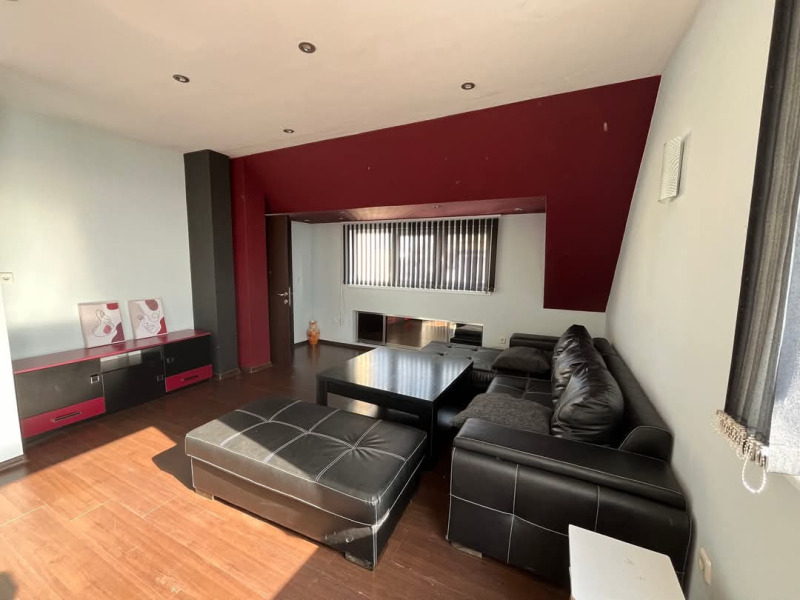 Дава под Наем 2-СТАЕН в град Варна, Погреби - 103 кв.м / 639.11 € » 1 250 лв., ЛАЙЪНС ГРУП