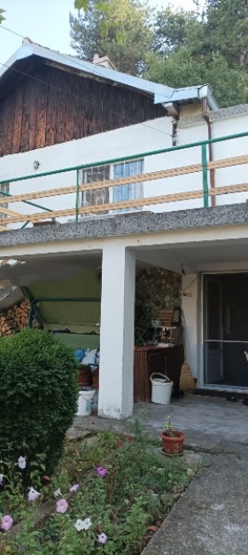 Дава под наем ЕТАЖ ОТ КЪЩА, гр. Асеновград, област Пловдив