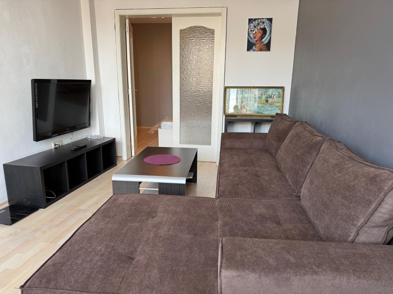 Дава под нем  2-стаен, град София, Център •  850 EUR • ID 70020031 — holmes.bg - [1] 