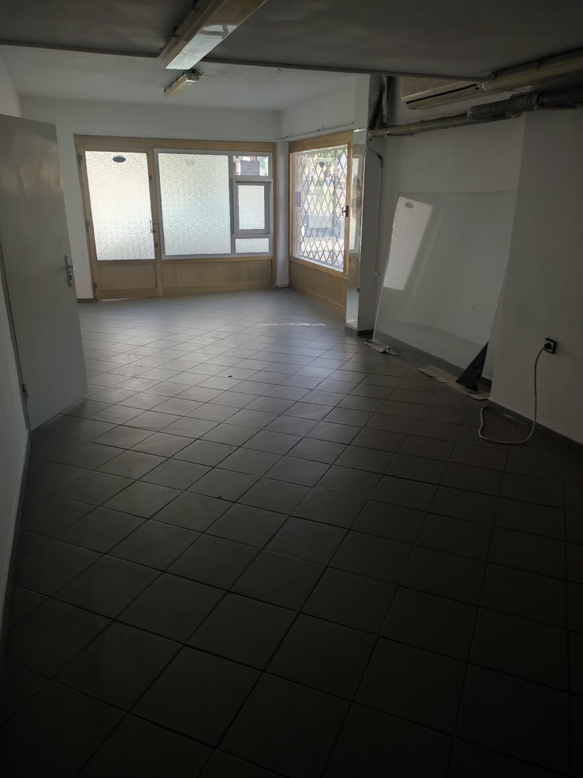 Дава под наем ОФИС, гр. Хасково, Училищни, снимка 2 - Офиси - 53967593