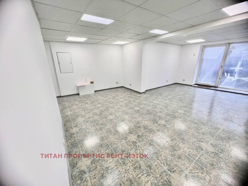 Дава под наем МАГАЗИН, гр. Бургас, Център, снимка 2 - Магазини - 52377135