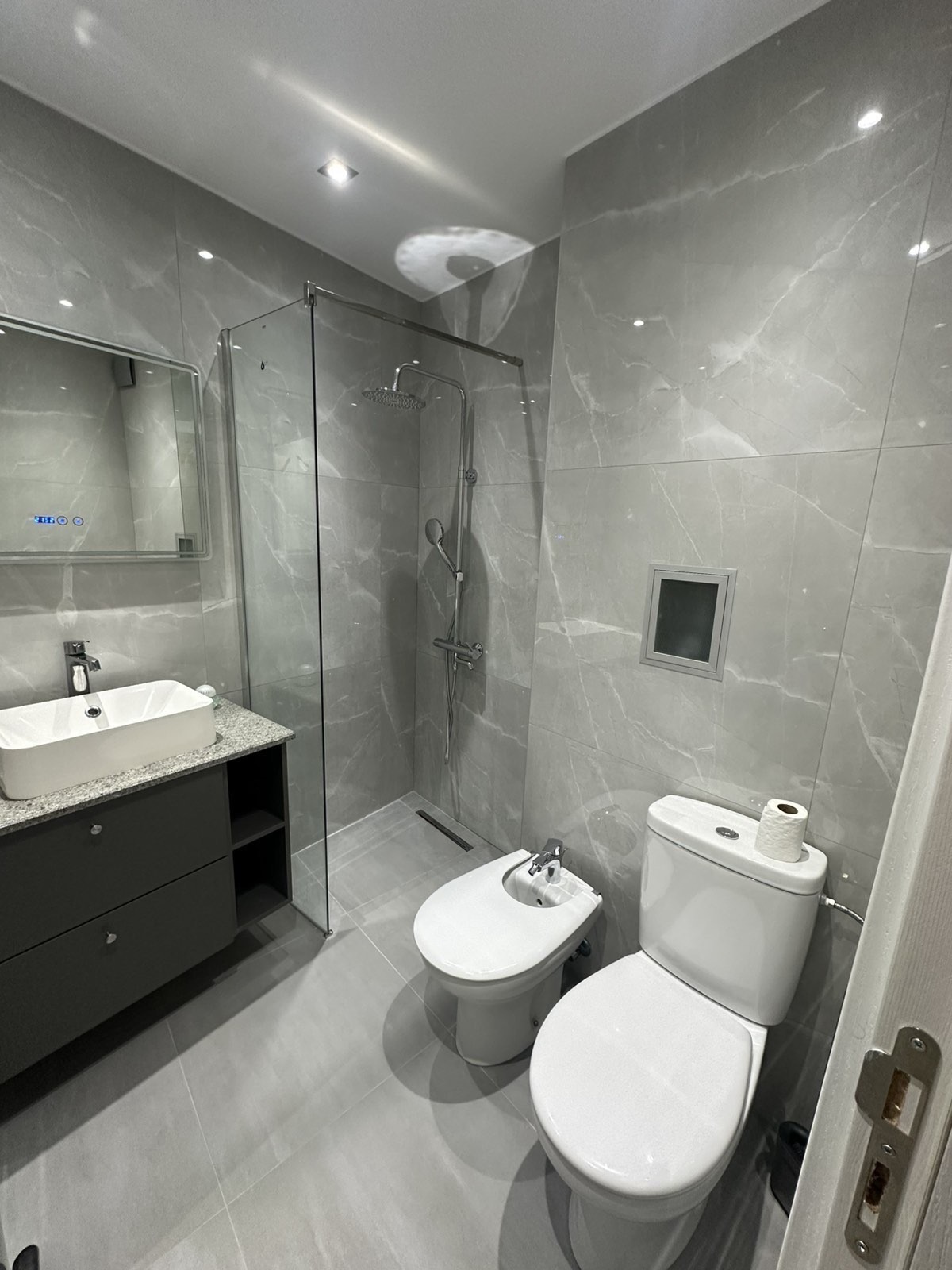 Дава под наем 2-СТАЕН, гр. Пловдив, Кършияка, снимка 3 - Апартаменти - 54071242