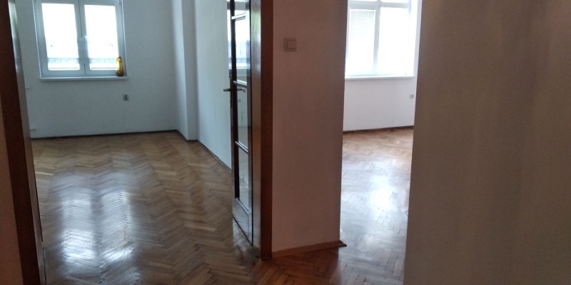 Издаје се  1 спаваћа соба Софија , Центар , 80 м2 | 46483279 - слика [3]
