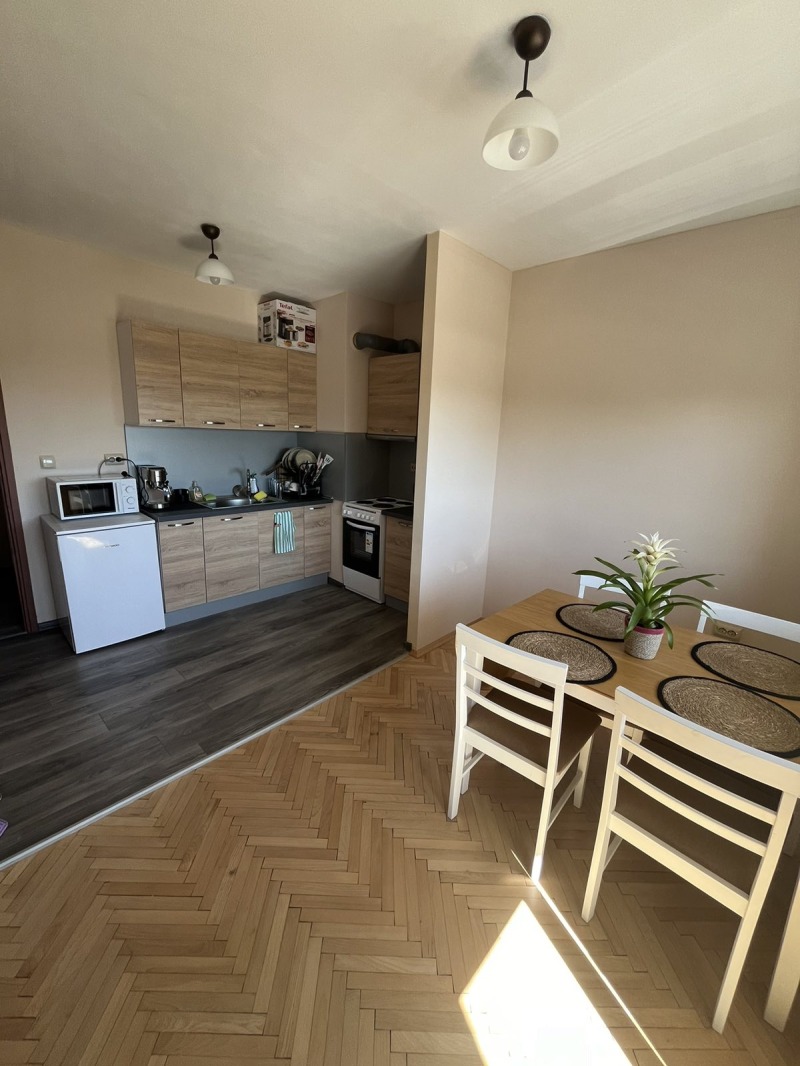 K pronájmu  1 ložnice Sofia , Borovo , 81 m2 | 77671811