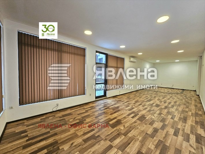 Дава под наем МАГАЗИН, гр. Варна, Левски 1, снимка 3 - Магазини - 53332030