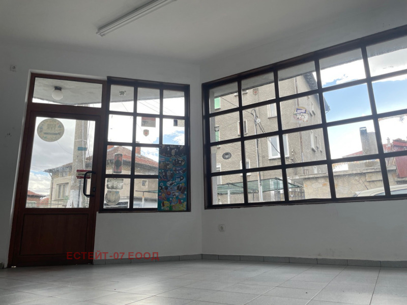 A louer  Boutique Plovdiv , Proslav , 38 m² | 33208696 - image [2]