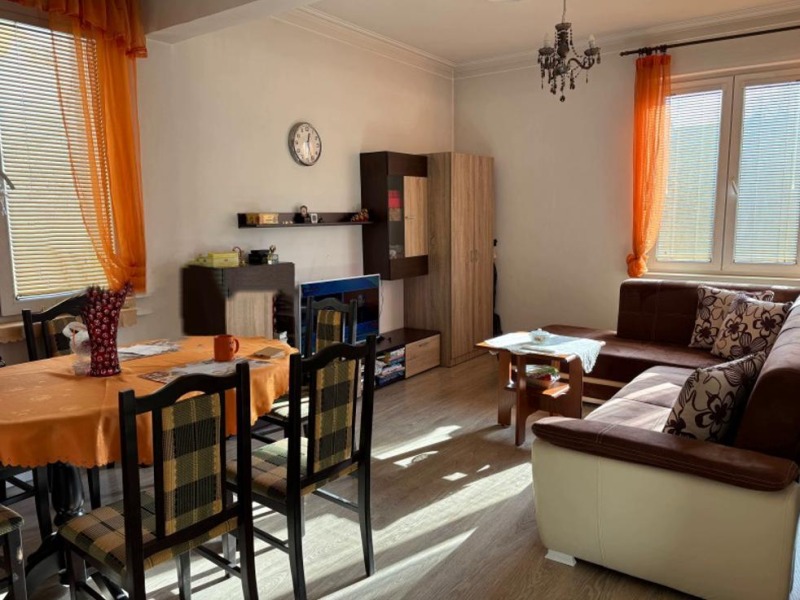 Издаје се  1 спаваћа соба Софија , Центар , 72 м2 | 96132867