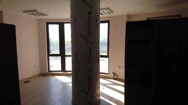 Издаје се  Канцеларија Пловдив , Вастанически , 225 м2 | 90963378