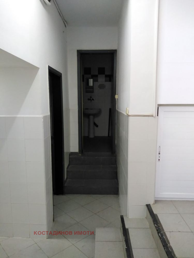 Издаје се  Бар; кафић Пловдив , Каменица 2 , 280 м2 | 81536777 - слика [13]