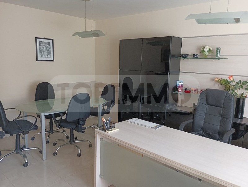 Дава под Наем ОФИС в град Варна, Зимно кино Тракия - 55 кв.м / 400 € » 782.33 лв., ТОПИММО