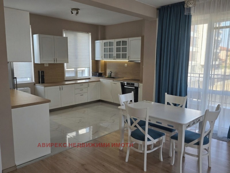 Zu vermieten  2 Schlafzimmer Plowdiw , Ostromila , 130 qm | 37212616