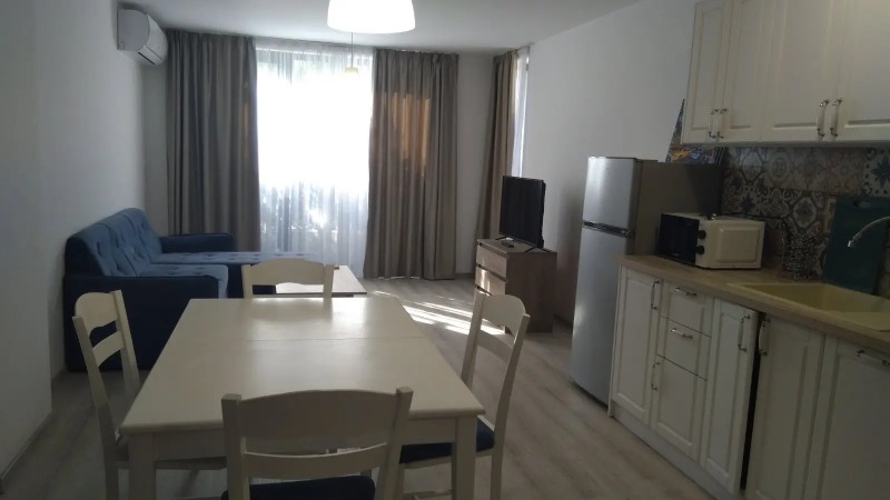 Para alugar  Mais de 3 quartos Varna , k.k. Sv.Sv. Konstantin i Elena , 140 m² | 30161123 - imagem [2]