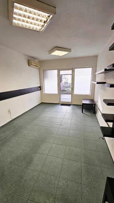 Дава под наем МАГАЗИН, гр. Варна, Зимно кино Тракия, снимка 5 - Магазини - 52988379