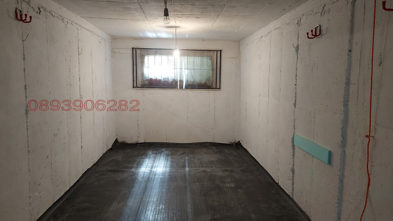 Дава под наем ГАРАЖ, ПАРКОМЯСТО, гр. София, Зона Б-5, снимка 3 - Гаражи и паркоместа - 52985645