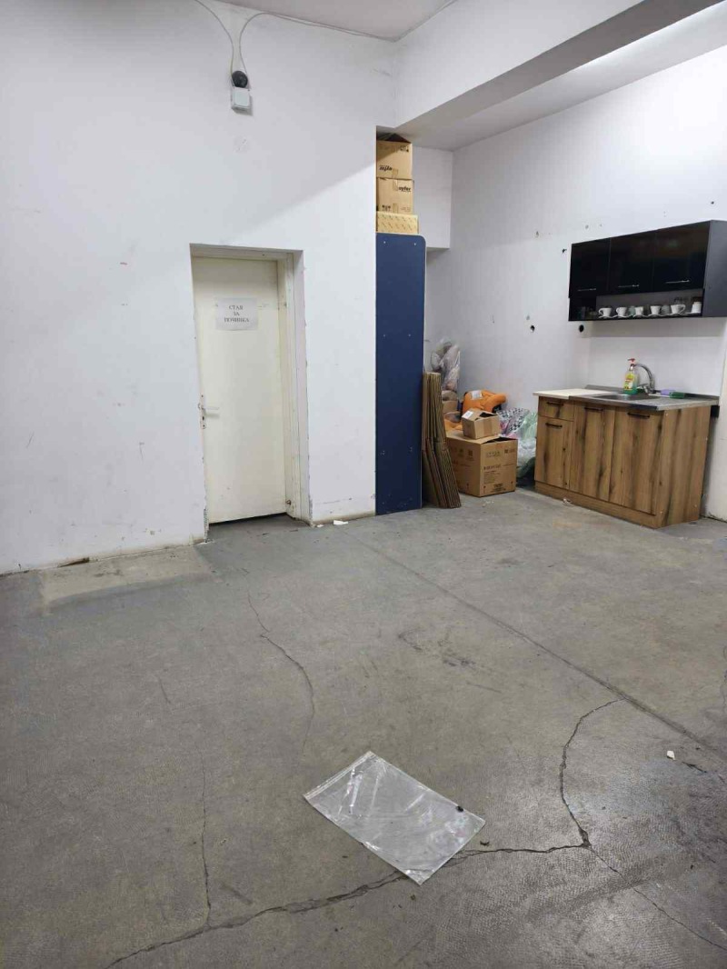 Дава под наем СКЛАД, гр. Плевен, Широк център, снимка 2 - Складове - 52864154