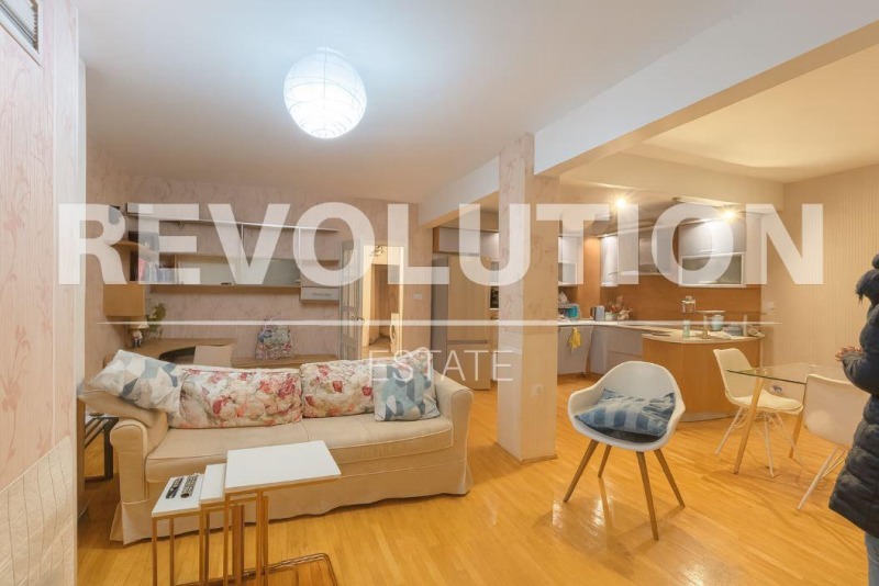 Дава под нем  3-стаен, град Варна, Бриз •  800 € • ID 47183963 — holmes.bg - [1] 