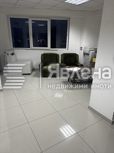 Дава под наем СКЛАД, гр. София, Военна рампа, снимка 4 - Складове - 54394155