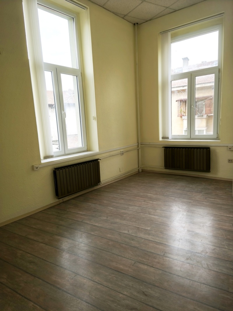 Дава под Наем ОФИС в град Пловдив, Център - 98 кв.м / 750 € » 1 466.87 лв., РЕМАКС АДВАНТИДЖ