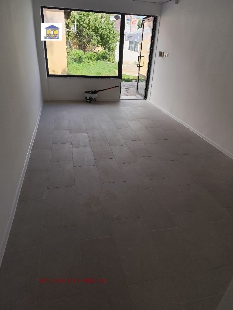 Kiadó  Üzlet Pernik , Centar , 27 négyzetméter | 53664436