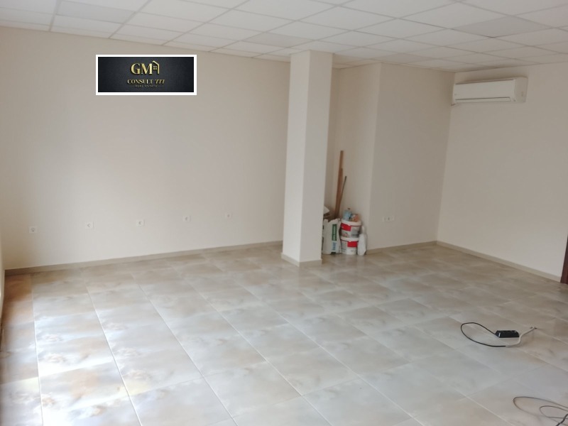 Дава под наем МАГАЗИН, гр. Плевен, Идеален център, снимка 2 - Магазини - 53231020