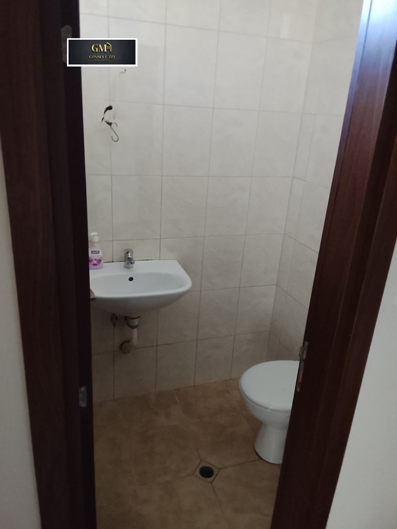 Дава под наем МАГАЗИН, гр. Плевен, Идеален център, снимка 4 - Магазини - 53231020