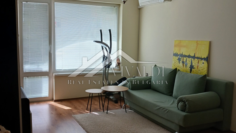 Дава под нем  2-стаен, град Варна, Център •  460 EUR • ID 19038704 — holmes.bg - [1] 