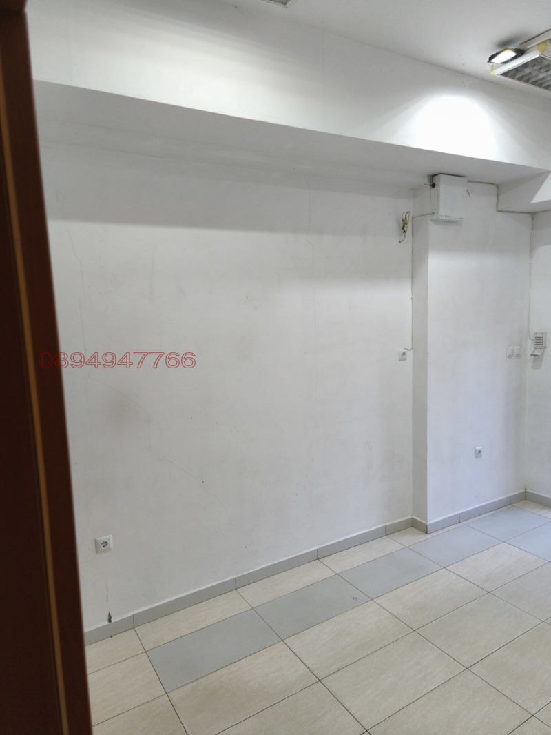 Дава под наем МАГАЗИН, гр. Варна, Левски 1, снимка 9 - Магазини - 52867408