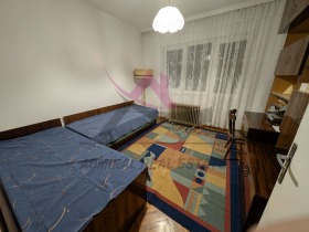 2 Schlafzimmer Tschajka, Warna 3