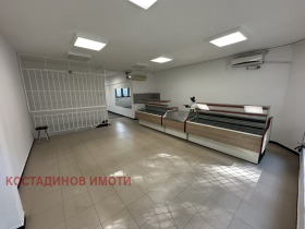 Магазин Младежки Хълм, Пловдив