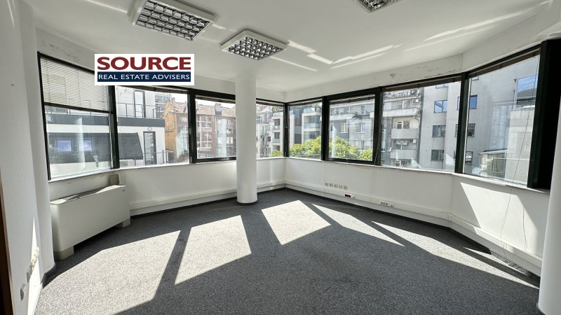 A louer  Bureau Sofia , Tsentar , 84 m² | 63145983