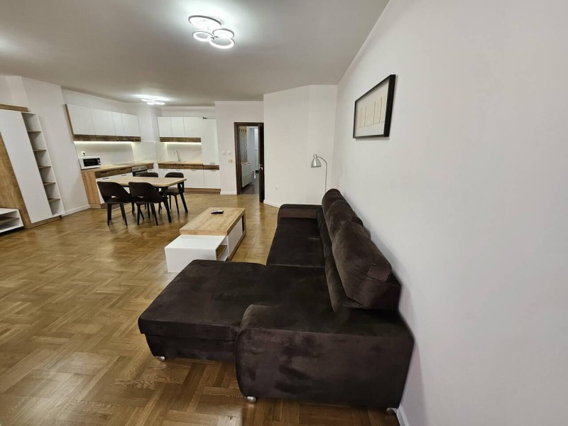 Под наем 3-СТАЕН, град Пловдив, Център • 900 € / 1760.25 лв. • 44645067 1