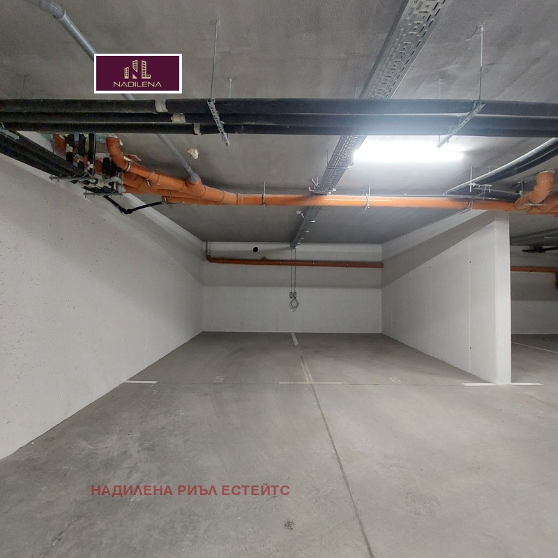Дава под Наем ПАРКОМЯСТО в град София, Център - 18 кв.м / 130 € » 254.26 лв., НАДИЛЕНА РИЪЛ ЕСТЕЙТС