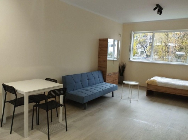 Дава под нем  1-стаен, град София, Студентски град •  425 EUR • ID 42252095 — holmes.bg - [1] 