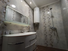 2 bedroom Vazrazhdane, Burgas 12