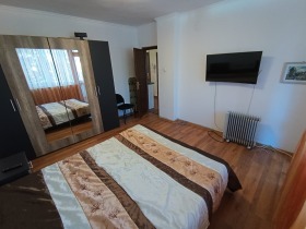 2 bedroom Vazrazhdane, Burgas 9