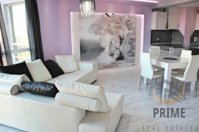 1 quarto Lazur, Burgas