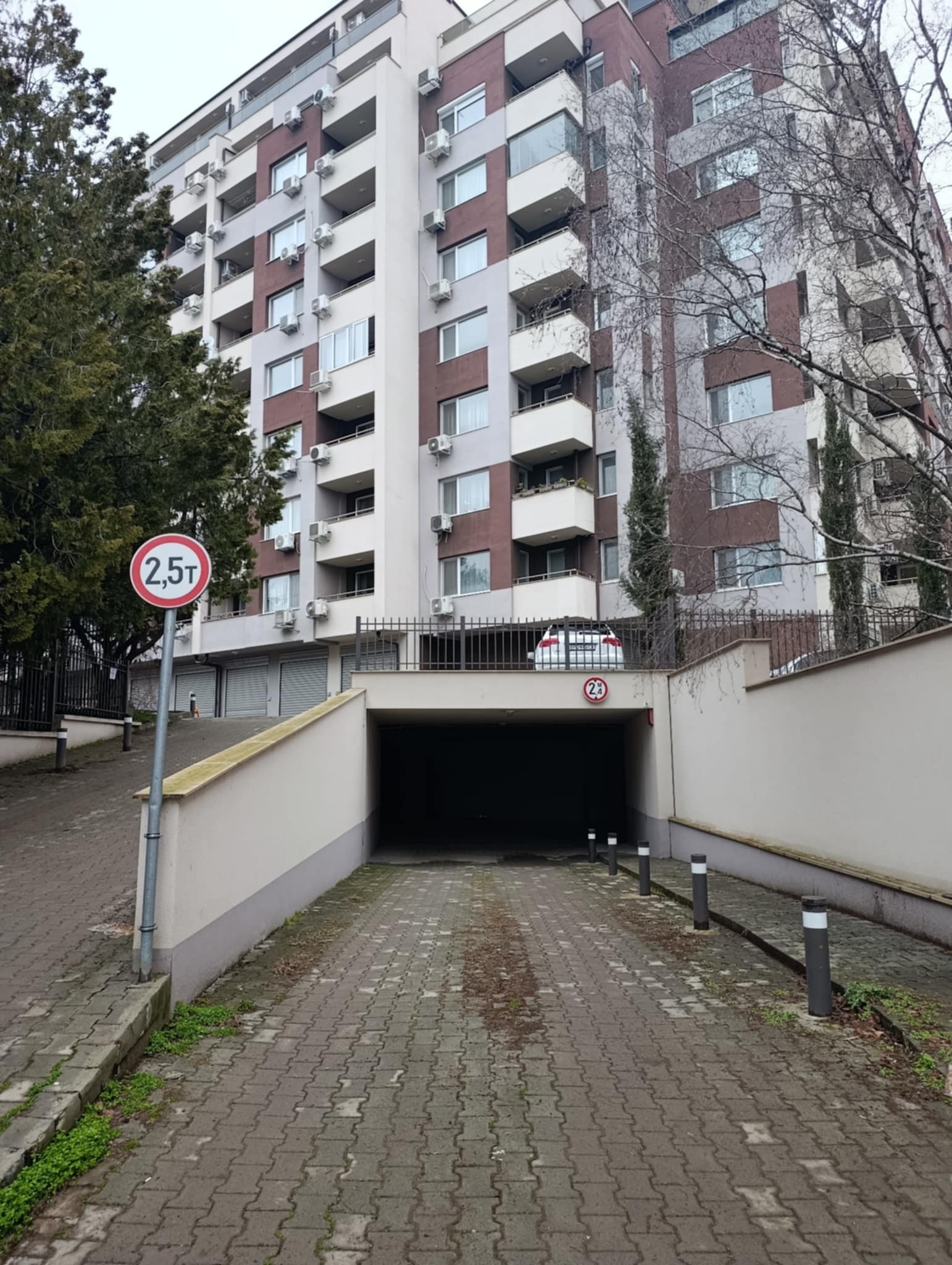 Дава под наем ГАРАЖ, ПАРКОМЯСТО, гр. Стара Загора, ОРБ, снимка 2 - Гаражи и паркоместа - 53437820