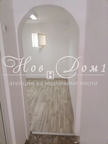 Дава под наем МАГАЗИН, гр. Варна, Колхозен пазар, снимка 2 - Магазини - 54541804
